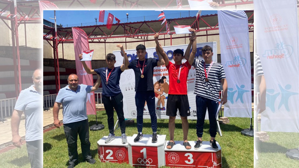 Öğrencimiz Güreş Turnuvasında Türkiye Şampiyonu Oldu